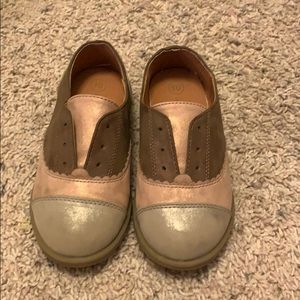 Girl’s saddle shoes